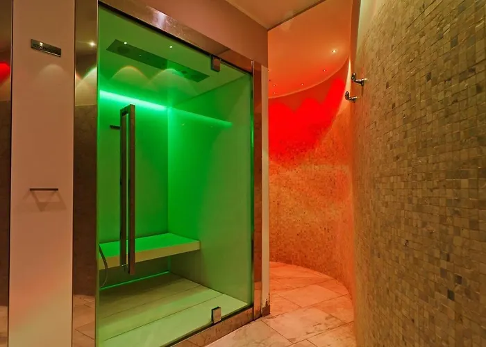 Отель Elegance Boutique 4*