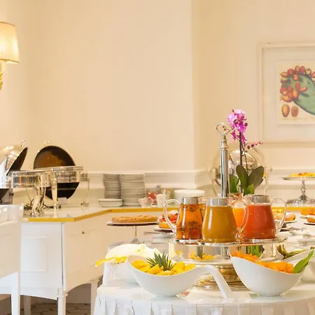 מלון Elegance Boutique 4*