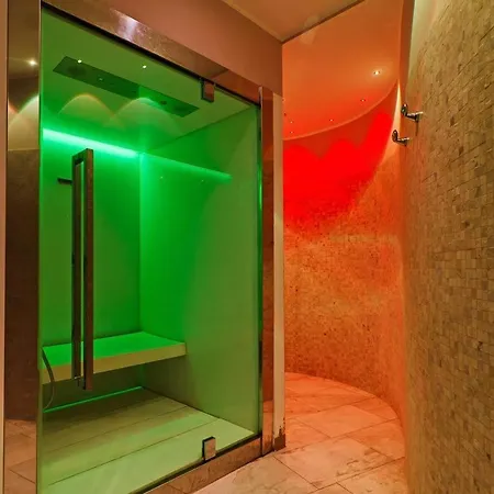 מלון Elegance Boutique 4*