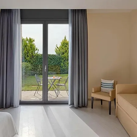 Elegance Boutique Hotel 4*